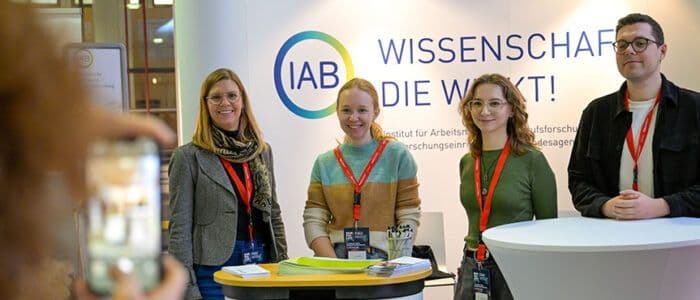 Der IAB-Infostand beim NUEDialog.
