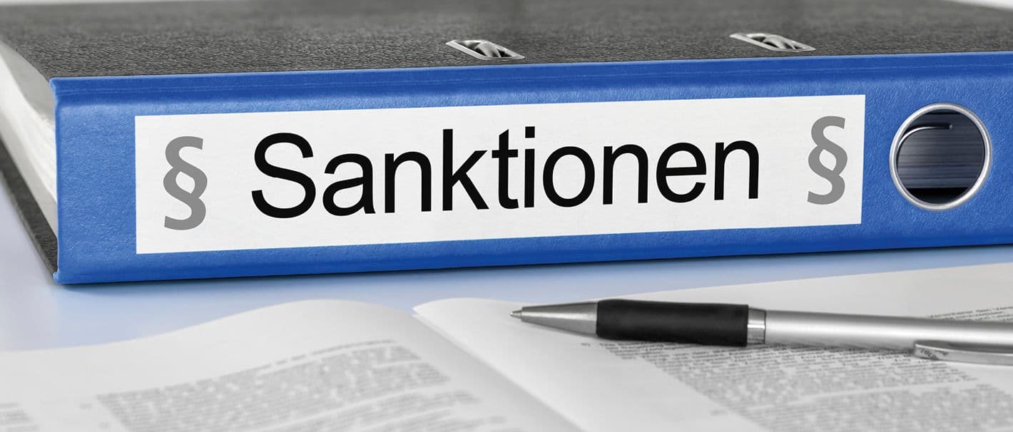 Ordner mit der Aufschrift „Sanktionen“