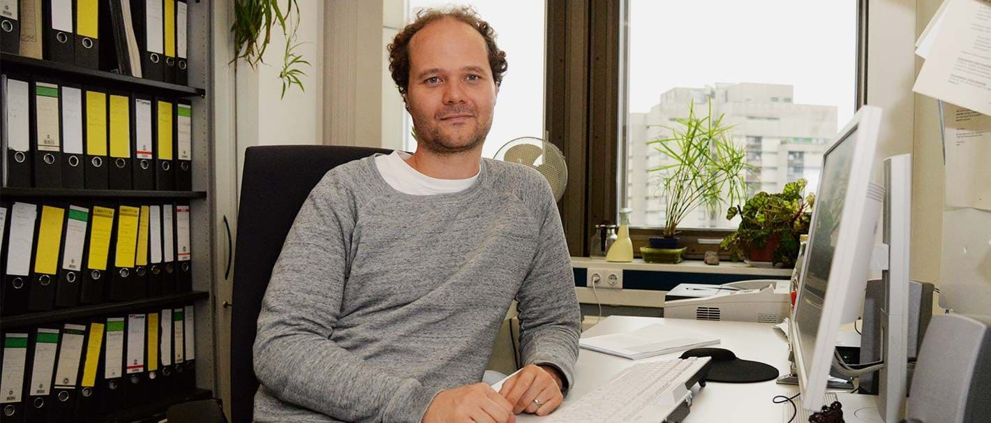 Beitragsbild zum Artikel "Sollten die USA ein duales Ausbildungssystem nach deutschem Vorbild einführen? Vier Fragen an IAB-Forscher Simon Janssen"